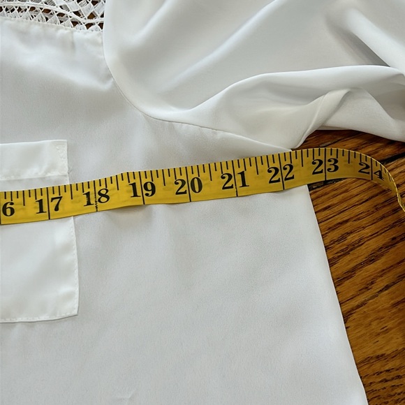 AGB white dressy button front blouse.  Size XL. Open lattice detail at neckline - Picture 6 of 12
